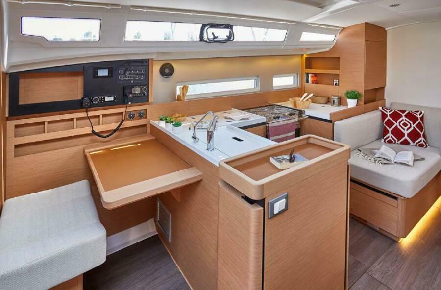 2025 Jeanneau Sun Odyssey 410