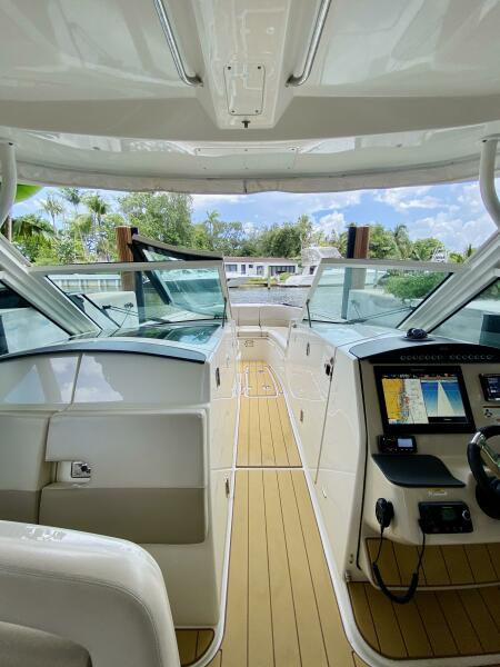 32' 2018 Boston Whaler 320 Vantage