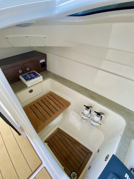 32' 2018 Boston Whaler 320 Vantage