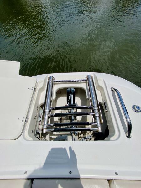 32' 2018 Boston Whaler 320 Vantage