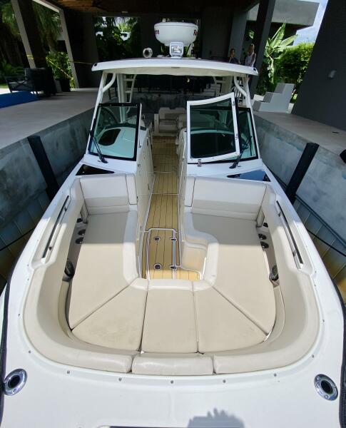 32' 2018 Boston Whaler 320 Vantage