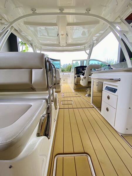 32' 2018 Boston Whaler 320 Vantage