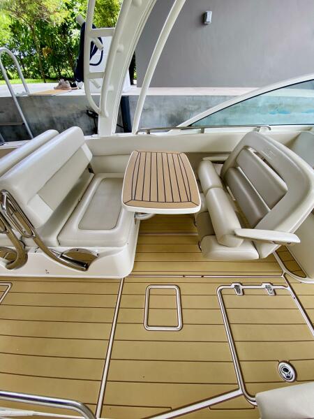 32' 2018 Boston Whaler 320 Vantage