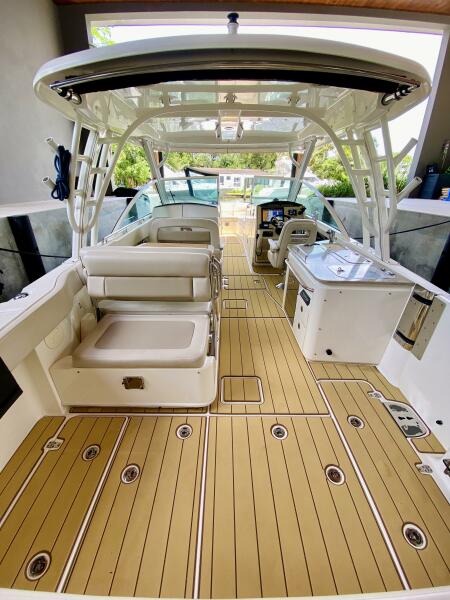 32' 2018 Boston Whaler 320 Vantage