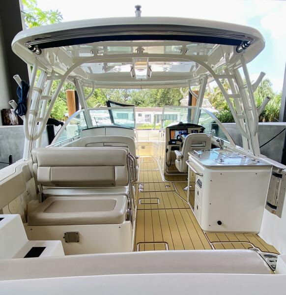 32' 2018 Boston Whaler 320 Vantage