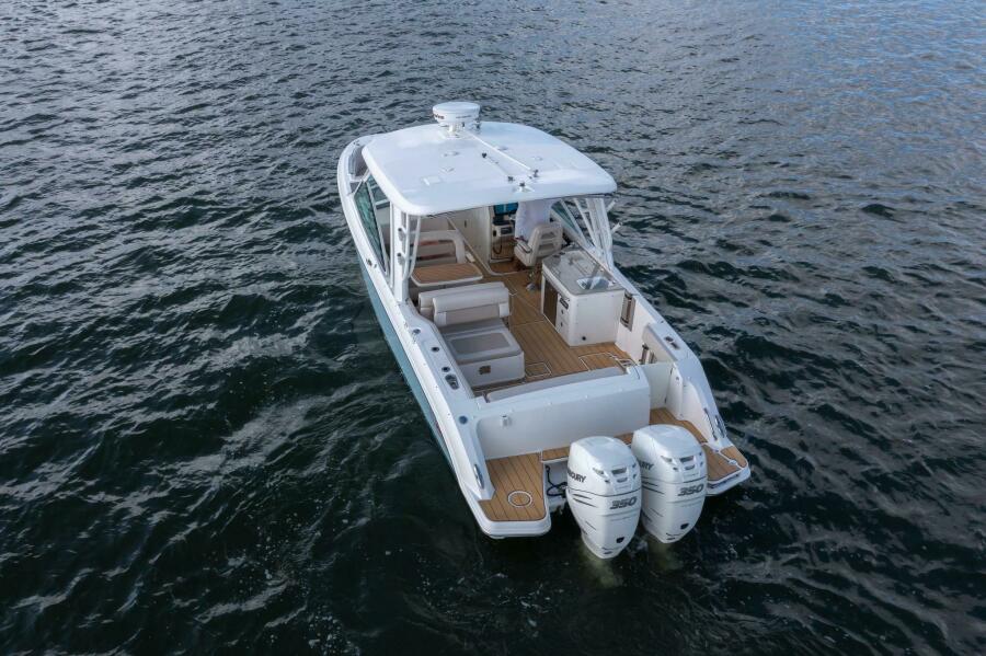32' 2018 Boston Whaler 320 Vantage