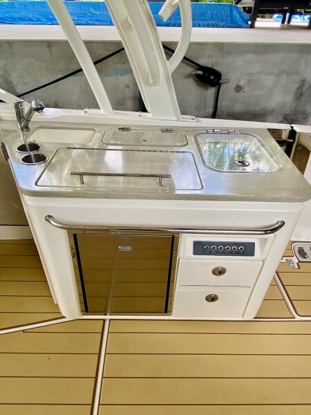 32' 2018 Boston Whaler 320 Vantage