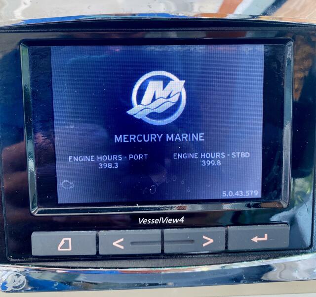 32' 2018 Boston Whaler 320 Vantage