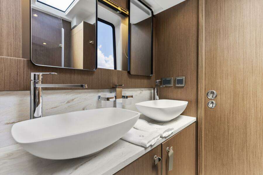 2026 Prestige F5.7 Flybridge - Master Suite Head