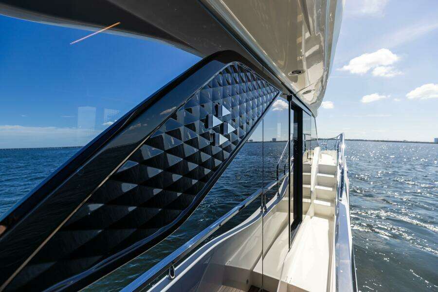 2026 Prestige F5.7 Flybridge - Starboard Companionway