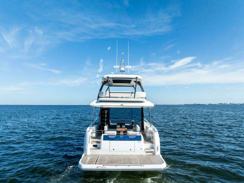 2026 Prestige F5.7 Flybridge - Stern