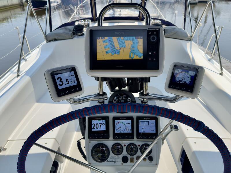 2005 Catalina 387