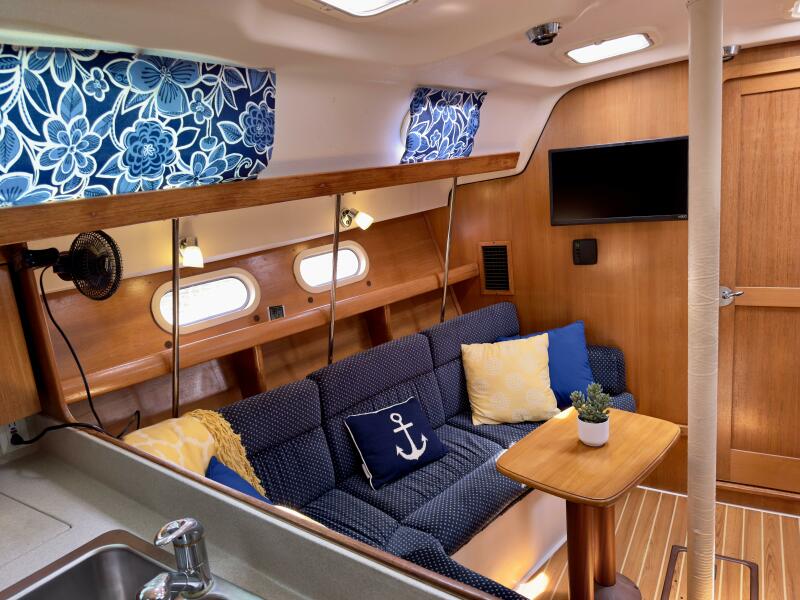 2005 Catalina 387