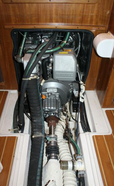 2005 Catalina 387