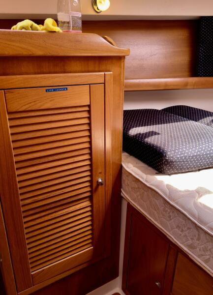 2005 Catalina 387