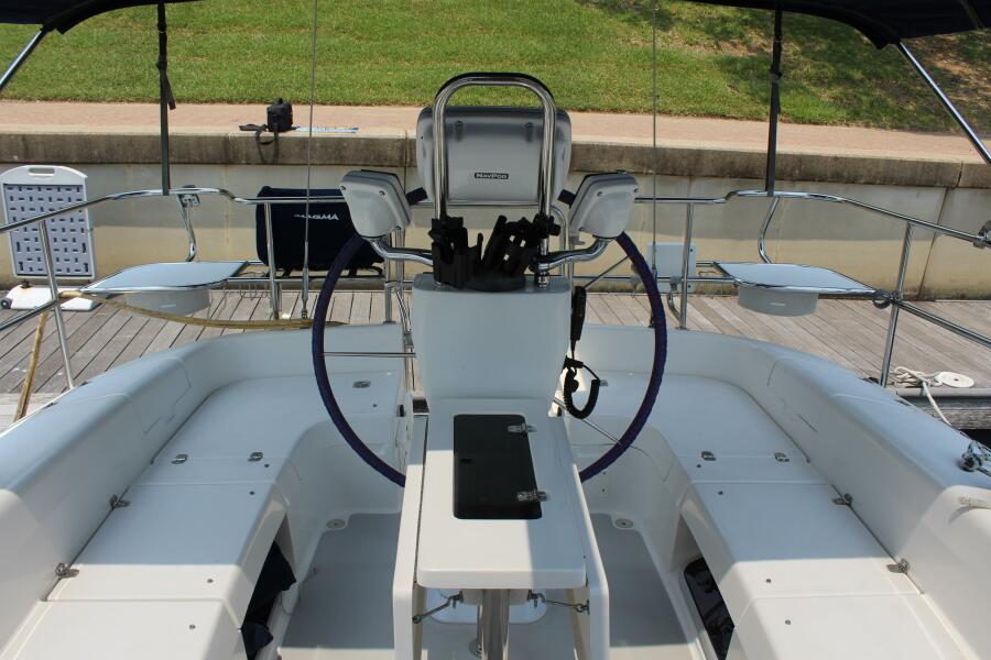 2005 Catalina 387