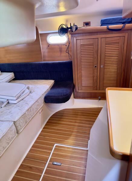 2005 Catalina 387