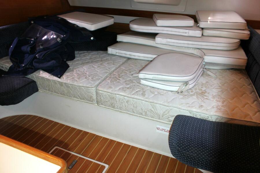 2005 Catalina 387