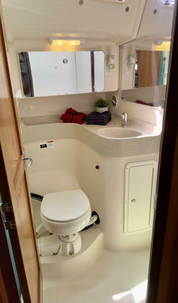 2005 Catalina 387