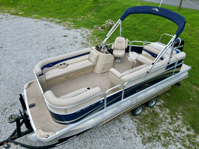 21ft Bennington Yacht For Sale