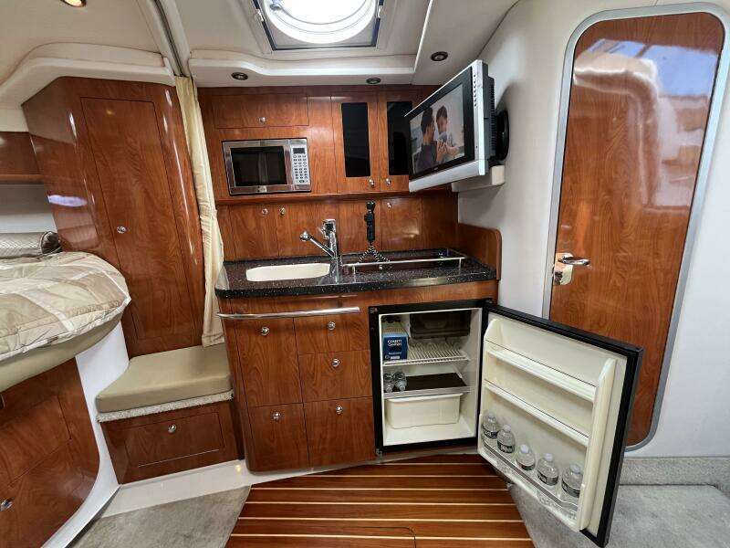 Seas the Day 35ft Four Winns Yacht For Sale