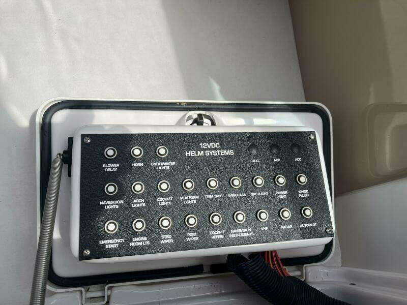 Seas the Day 35ft Four Winns Yacht For Sale