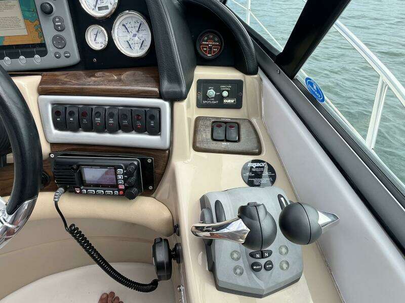 Seas the Day 35ft Four Winns Yacht For Sale