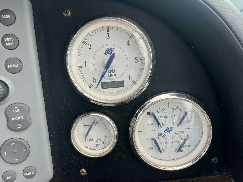 Seas the Day 35ft Four Winns Yacht For Sale