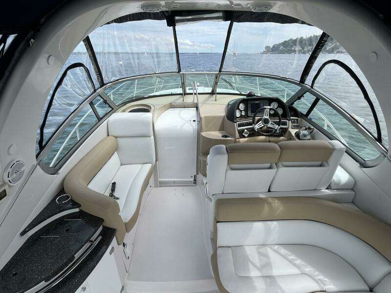 Seas the Day 35ft Four Winns Yacht For Sale