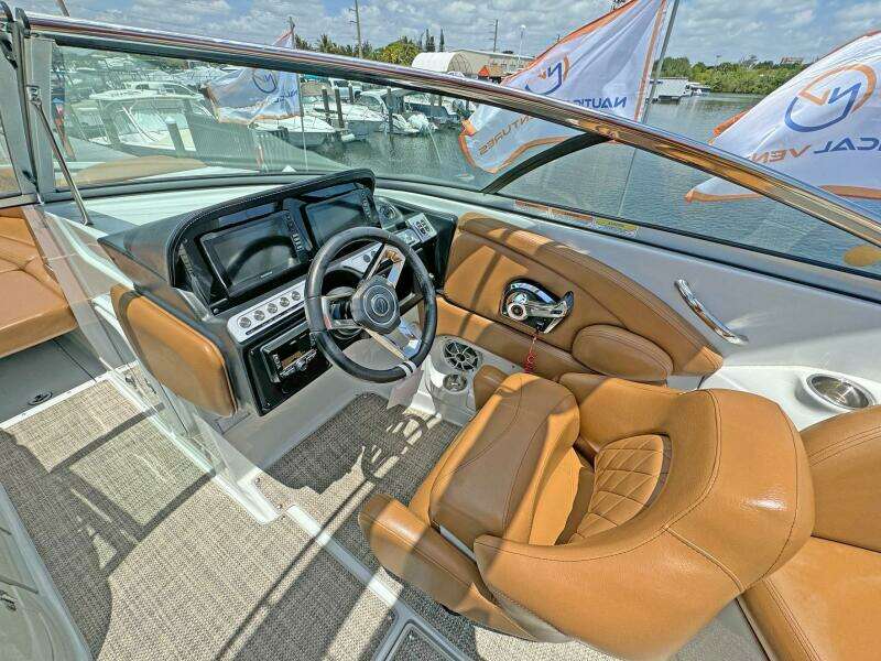 29ft Crownline Yacht For Sale
