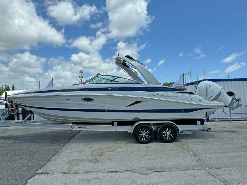 29ft Crownline Yacht For Sale