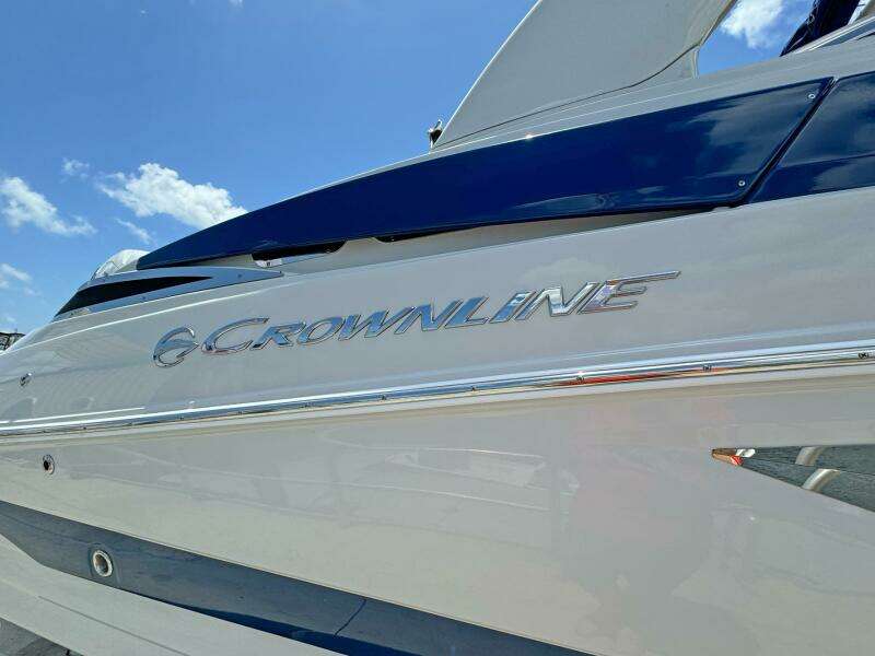 29ft Crownline Yacht For Sale