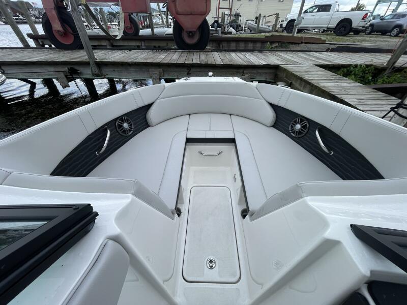 2024 Sea Ray SPX 230 Bowrider