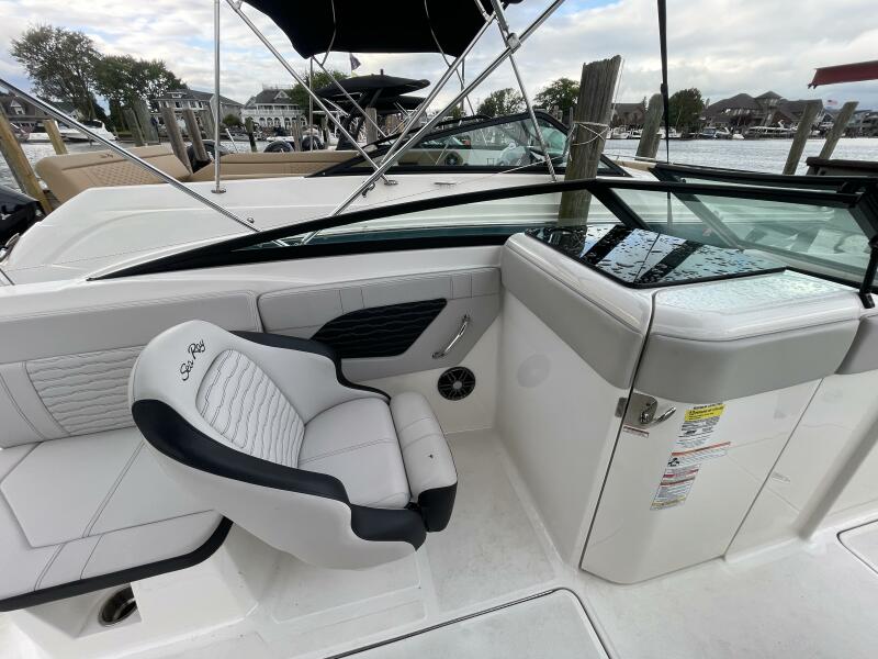 2024 Sea Ray SPX 230 Bowrider