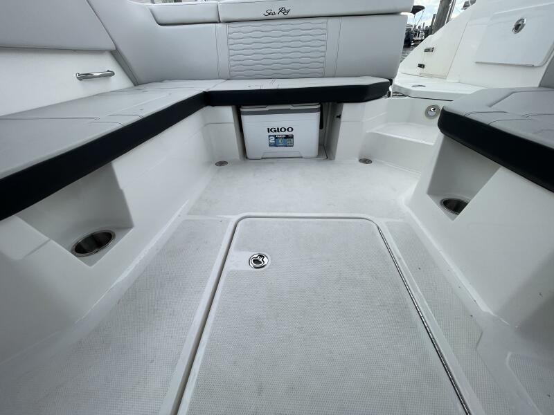 2024 Sea Ray SPX 230 Bowrider