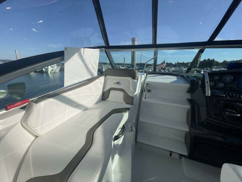 29ft Monterey Yacht For Sale