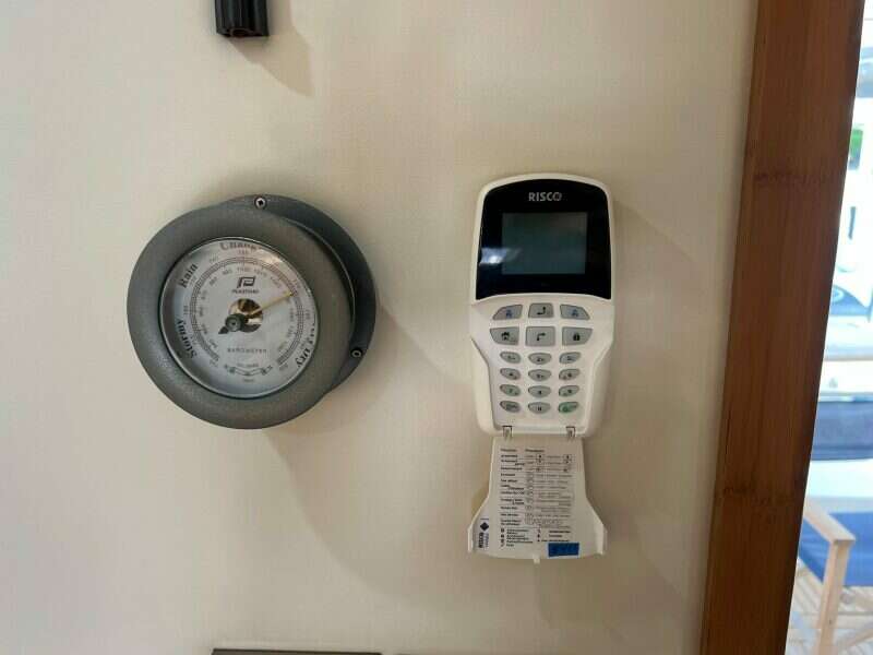 9009858_20230921061306959_1_XLARGE.jpg