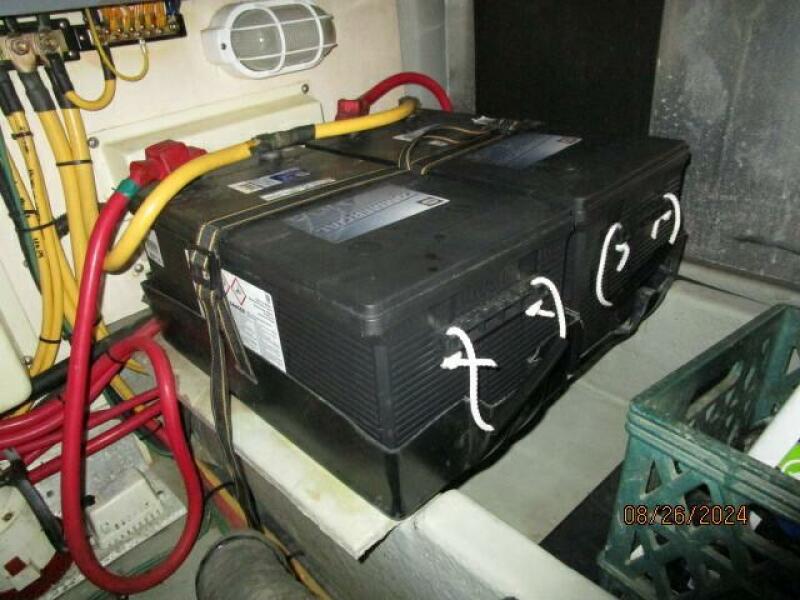40' Mainship battery bank2