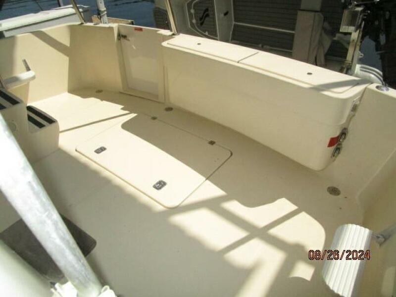 40' Mainship aftdeck2