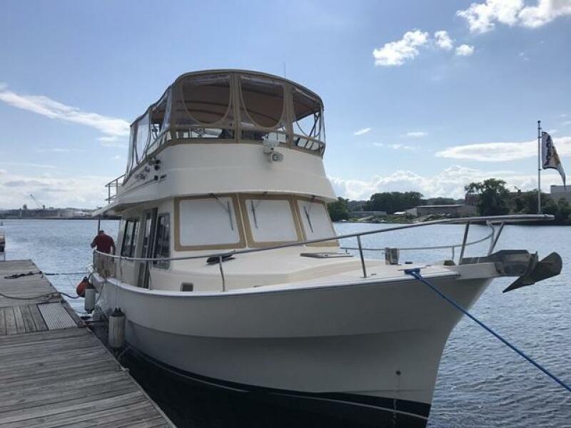 40' Mainship starboard forward profile1