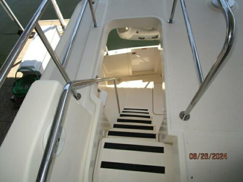 40' Mainship flybridge-aftdeck stairs
