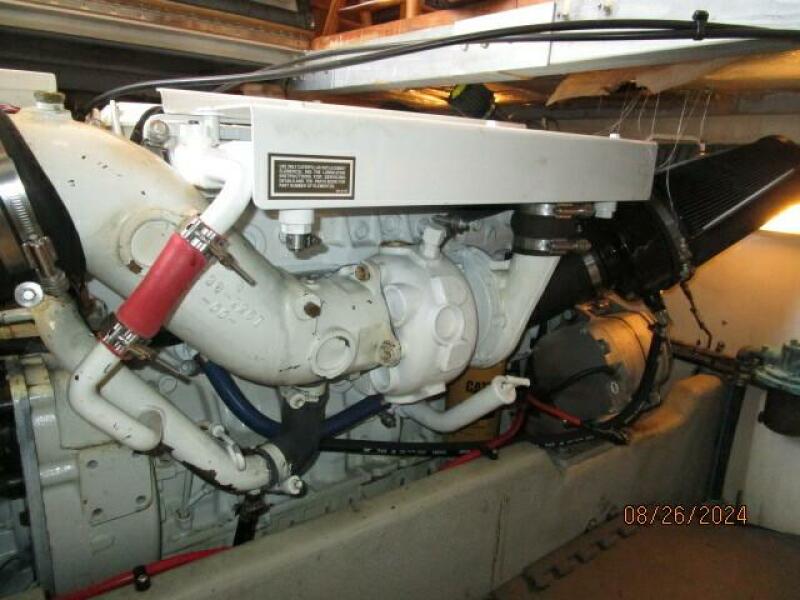 40' Mainship main engine2