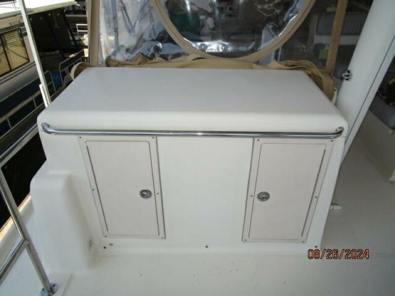 40' Mainship sundeck wetbar1