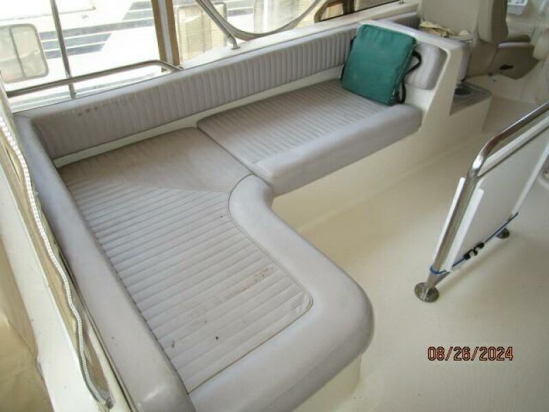 40' Mainship flybridge port seating