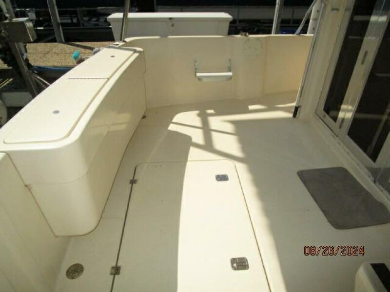 40' Mainship aftdeck port