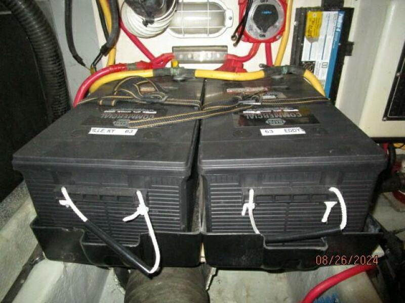 40' Mainship battery bank1
