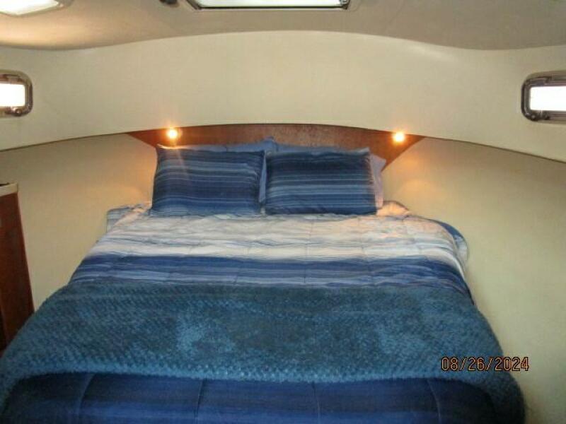 40' Mainship master stateroom