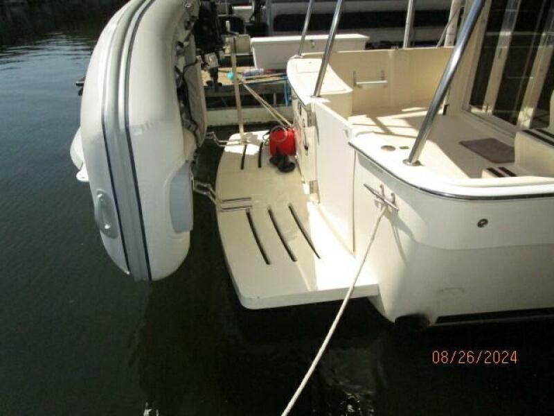 40' Mainship swimplatform