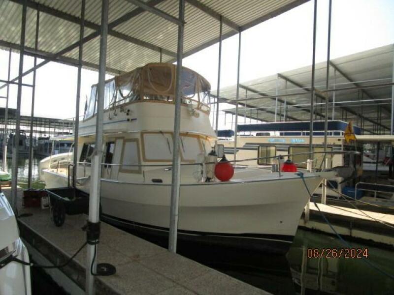 40' Mainship starboard forward profile2