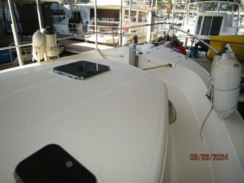 40' Mainship foredeck2